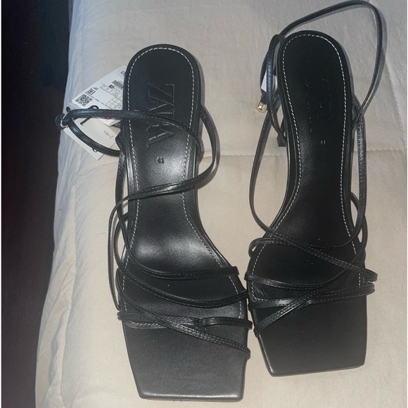 NWT Zara Black Kitten Heel Sz 41 or 10 5652/401 - Picture 2 of 4